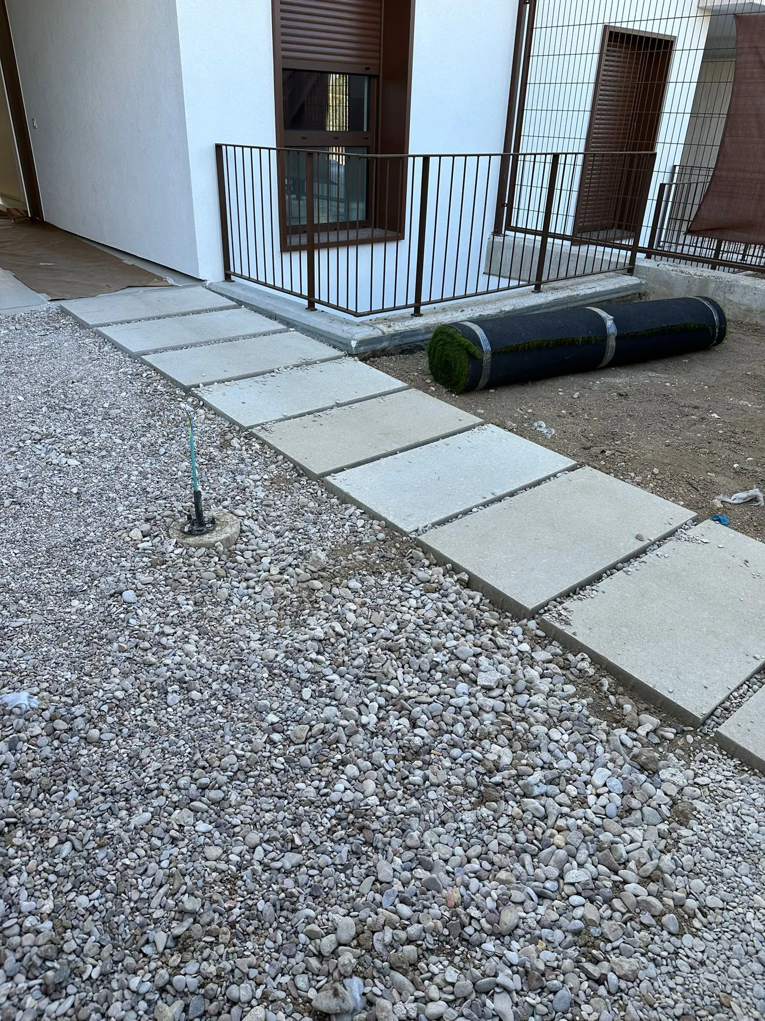 Antes y Después de Instalación de Césped Artificial en El Cañaveral, Madrid