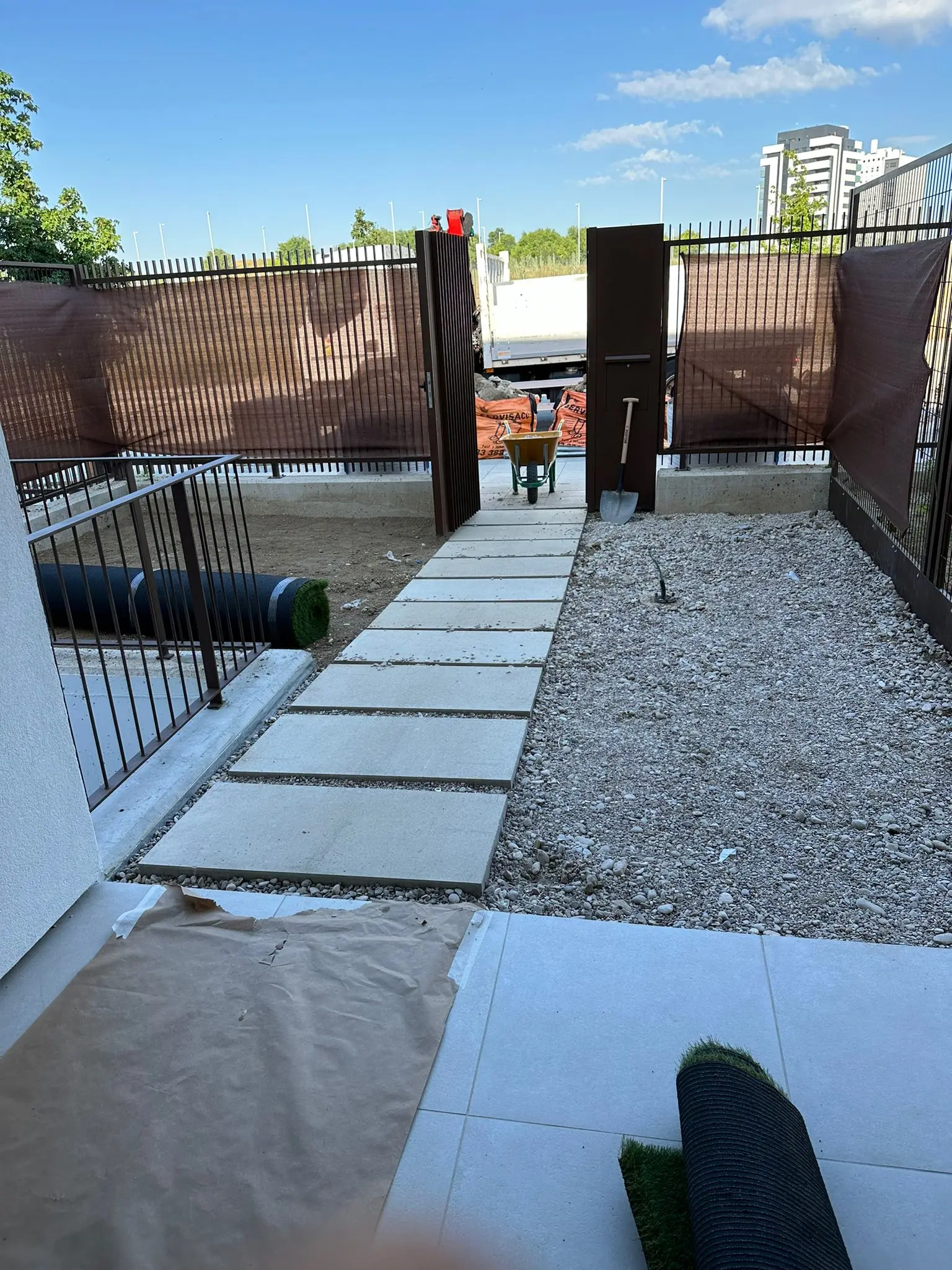 Antes y Después de Instalación de Césped Artificial en El Cañaveral, Madrid