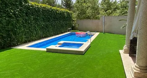 Césped Artificial en Piscinas