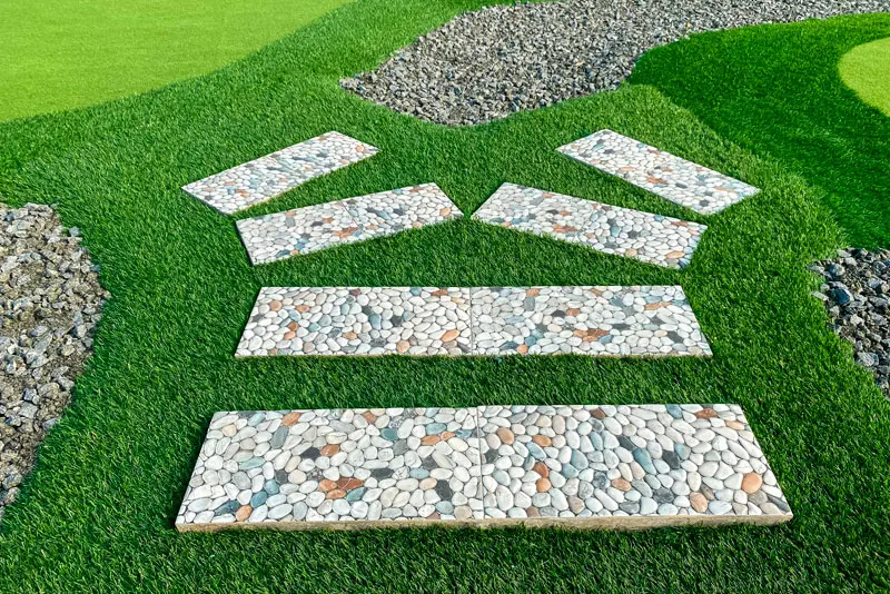 Jardines con Césped Artificial y Grava