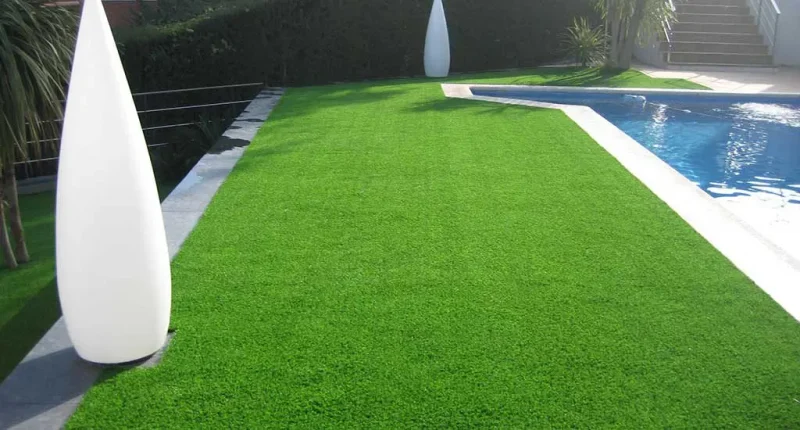 Ventajas de Instalar Césped Artificial para la piscina